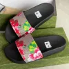 Designer Slides GGity Herr Dam Tofflor Sommar Sandal Beach Slide Platt Plattform GGs Dam Hem Mode Skor Flip Flops Randiga Tiger Bee Causal Med 35-47