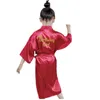 Família combina com roupas de aniversário Robes Spa Party Kids Satin Children Girl Girl Gift SincepOver Kimono Gold Writing Birthday Squad 230518