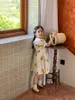 ガールドレス2023夏の子供ドレス韓国スタイルスクエアカラーフラワーズプリントコットンファッション半袖蝶ネクタイデザイン