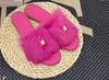 Mody damskie wełniane kapcie luksusowe designerskie sandały płaskie wełny buty na zewnątrz bez poślizgu gumowy alfabet plażowy prosty cukierki wysoki 36-42