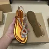 Сандалии летние женщины Flat Fashion Gold Shiny Luxury Lotsones Clip Toe Oe Casual дышащий дышащий полый дамский пляж