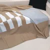 Coperte per divani di marca di lusso designer per tutte le stagioni coperte in tessuto asciugamani per ufficio tappeti per dormire tappeti per aria condizionata D2305187S