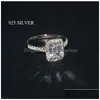 Anello solitario fatto a mano con taglio smeraldo 2Ct Lab Diamond 925 Sterling Sier Anelli a fascia di fidanzamento per le donne da sposa Fine Party Jewe Dhcla