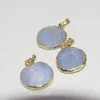 Collane con ciondolo Pietra blu naturale Rotonda per creazione di gioielli 2023 Donne Onice Calcedonio Fascino Striscia d'oro Agate Fetta Pietre preziose Bella