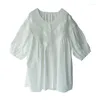 Women's Blouses MICOCO C2768C Artistic Style Hollowed Out Lace Stitching Loose Age-reducing Doll Short-sleeved Shirt