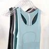 Lulus Ribbed Slim Fit Gymフィットネストレーニングタンクトップ女性レーサーバックスポーツトレーニングベストブラジャー付きレジャートレンドを組み込んだ袖なしシャツ