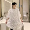 남자 T 셔츠 Hombre Long Shirt 남자 여름 검은 흰색 깃털 섹시 중공 아웃 탑 불규칙한 박쥐 소매 camisetas 남성 힙합 메쉬 티