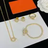 Designer Gold Sivler Chain Bracelet Womens Diamond Crystal Bracelets Love Jewelry Luxury Round Pendant H Bracelet For Women Charm Earring Wedding