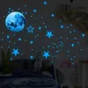 Adesivos de parede 435pcsset luminous lua estrelas Dots adesivo de parede garotas quarto quarto de estar decalques de decoração de casa brilho nos adesivos escuros 230517