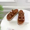 Real Leather Slippers Designer Women Plateforme glisse de mode Vintage Gladiator Sandales Brown Black White Mules Femmes