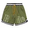 Pantaloncini ricamati in nylon Rhude Designers Pantaloncini da spiaggia estivi traspiranti in rete da uomo allentati Pantaloni multicolori opzionali di alta qualità all'ingrosso G486