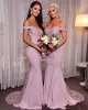 Blush Pink Vintage Afican Bridesmaid Dresses Off Axla Stretch Spets Satin Mermaid Lång golvlängd Plus Size Wedding Guest Maid of Honor Gowns Dress