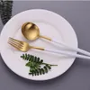Servis uppsättningar 5st vita guldbestick set middag gaffel bord kniv dessert stål gaffel gafflar knivar skedar bordsvarig set drop 230518