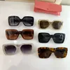 Óculos de sol para mulheres para homens homens de sol, estilo de moda protege os olhos lentes UV400 com caixa aleatória e estojo 10y