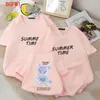 Familjsmatchande kläder Sommar söt Bear Parentchild bär en av tre tecknad mamma och pappa Baby Boy Girl Kids Tshirt 230518