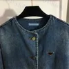 Designer Womens denimrock med triangelmärke damer långärmare jacka mode blå korta rockar