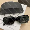 Klassieke driehoekige zonnebrillen Hoogwaardige designer Polariseerde zonnebril voor mannen Women Outdoor Black Sun Glazen UV -bescherming met doos