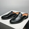Half slippers mannen PU reliëf patroon lage hak met hoefijzer buckle loafers comfortabele breathabie dagelijkse casual schoenen muilezels