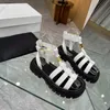 Slippers Sandals Clea Triomphe Gladiator Sandals Регулируемая пряжка лодыжка с сандальными растительными квартирами.