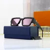 Occhiali da sole di design di lusso cool quadrati da donna con montatura piccola nuovi Tiktok net rossi stessi occhiali in stile coreano con scatola originale