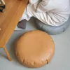 Skórzany futon poduszki L/XL na ziemi w japońskim leniwym tatami nordyckim okno wykuszowym zagęszczone siedzenie bezpłatne mycie