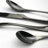 Set di stoviglie JANKNG 4 pezzi / lotto Set di posate per lucidatura in acciaio inossidabile nero Stoviglie da cucina Forchetta Coltello da bistecca Cucchiaino da tè Set da tavola 230518