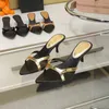 Sandały designerskie luksusowe marka stiletto 6 cm Sandały Kapcie skórzane pantofle damskie Kapcia spiczaste otwarte palce wygodne kapcie inne niż poślizg seksowne proste styl