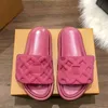 Pantofole di lusso Sandali da donna Cuscino da piscina Comfort Ciabatte in rilievo Ciabatte da uomo Designer da donna Avorio Rame Rosa Beige Cargo Kaki Sandalo da spiaggia blu intenso