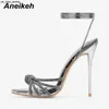 Sandálias Aneikeh 2023 Novo moda concisa quadrada aberta de pé estreito tornozelo tornozelo cruzado thin salto alto sandálias Sandals Silver Gold J230518