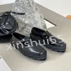 Premium Designer Echte lederen kledingschoenen Hollow Out Crocodile Lines Mueller Shoes Hardware Buckle Comfortabele Loafers