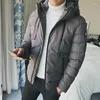 Mäns ner Winter Jacket Män 2023 Tjock bomullsrock plus storlek 4xl koreanska modekläder huva huva toppar parka hombre lwl865