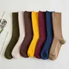 Skarpetki Hosiery Solid Color Women High School Japońskie skarpetki dziewczęta bawełnianie długich skarpet moda harajuku streetwear vintage crew Socks P230517