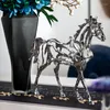 装飾的な置物ヨーロッパ銀メッキ馬の置物像の中空メタルクラフト彫刻装飾学習デスクトップデコレーションホーム