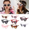 Occhiali da sole Retro Clout Goggle Love Heart Fashion Eyewear Protezione UV400 a forma di cuore vintageOcchiali da sole