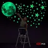 Adesivos de parede 435pcsset luminous lua estrelas Dots adesivo de parede garotas quarto quarto de estar decalques de decoração de casa brilho nos adesivos escuros 230517