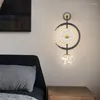 ウォールランプモダンクリエイティブバックグラウンドパーソナリティラウンドクリスタル照明器具のシンプルな寝室リビングルームの装飾ライト