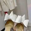 Triple Heart Sandal Mach Satin Ankel-strap Pumpar Evening Bow Shoes Stiletto Heel Diamond Chain Decoration Women Designer Party Dress Shoes With Box