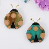 Novos broches de acrílico de joaninha fofos para mulheres filhos adoráveis ​​animais de desenho animado resina crachá de broche pinos de lapela de festa de joias de festa