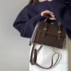 Designer-2023 kvällspåsar vintage ryggsäck kvinnor messenger väska pu läder axel college student satchels bärbar handväska