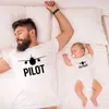 Dopasowane rodzinne stroje ciekawe pilot/pilot rodzinny dopasowanie odzieży ojciec syn syna pasujący do koszuli wygląd koszulki T-shirt Prezent ubrania dziecięcego G220519
