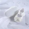 Premiers marcheurs chaussures de princesse en dentelle blanche semelle souple bébé enfant en bas âge pleine lune cent jours robe assortie née