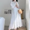 Robes Boho White Femmes Habille longues robes de broderie Vneck en dentelle Hollow Out Maxi sur la taille élégante Vintage Fashion Summer Clothing