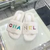 Zapatillas esponjosas de suela gruesa Xiaoxiang de alta versión, ropa exterior de otoño e invierno para mujer, pantuflas blancas de pelo de cordero con sentido para personas mayores en una