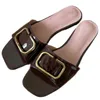 Summer nitów Kapcie patentowe skórzane buty plażowe luksusowe buty damskie non slip sandały metalowe liste
