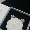 Classique fleur perle boucles d'oreilles femmes Hong Kong Style doux gracieux belle Ins bourgeon argent boucles d'oreilles en gros