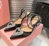 Moda de verano Sandalias de mujer Cristal en forma de corazón el sol Slingback Sandalias de diseñador Tacón de aguja Mujer Bombas de plata con caja