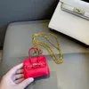 HBP Cute Bag Accessories Handpag Airpods Case سماعة سماعات رأس السيارة تغطية مفتاح زفاف واقية للضيف Mini Bag Bag Barbie Lady Lady Coin Purse