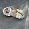 Sandalen zomermeisjes sandalen mode kristallen ball buiging baby tuinschoenen echt lederen kinderen kinder sandalen 6t AA230518