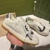 Designer casual sheos rhyton sneakers beige män tränare vintage lyxiga chaussures damer snörning skor unisex älskare