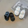 Sandały Sandały Dzieci Letnie buty plażowe dla chłopców Dziewczęta Toddlery Little Boy Sandals Fashion 2023 Nowe u stóp zakręconych palcami anty-Kick Soft AA230518